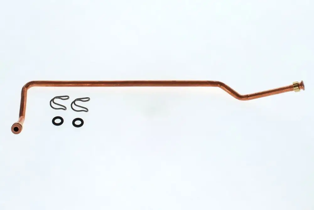 Kupferne Bypassleitung von Bosch mit zwei O-Ringen und zwei Clip-Haltern. Die Leitung hat eine gebogene Form und ist zur Verbindung in Heizungs- oder Kühlsystemen geeignet.